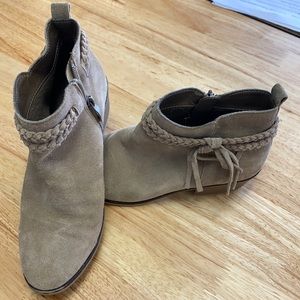 Women’s ankle boots size 7